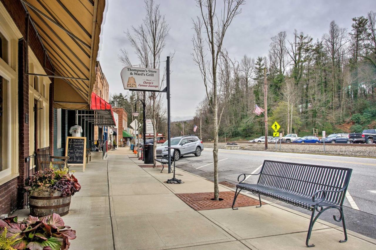 Saluda Main Street Retreat - Central Location! Exterior photo